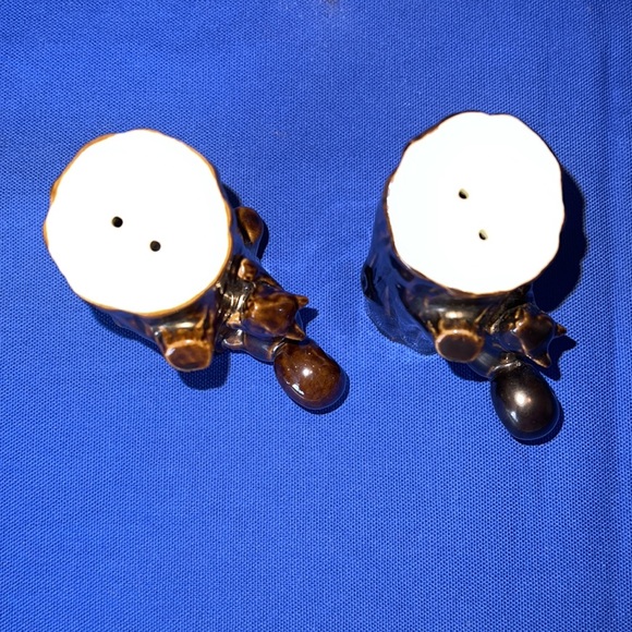 Tree trunk & squirrel salt & pepper shakers - Picture 3 of 5